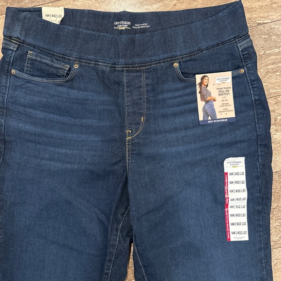 NEW Levis Shaping Pull-on Bootcut Jeans - Picture 2 of 4